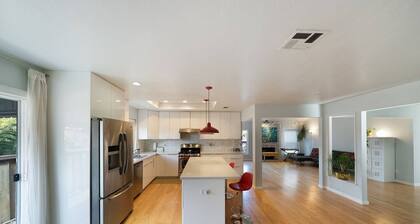 Luxe Modern Getaway in The East Bay!
