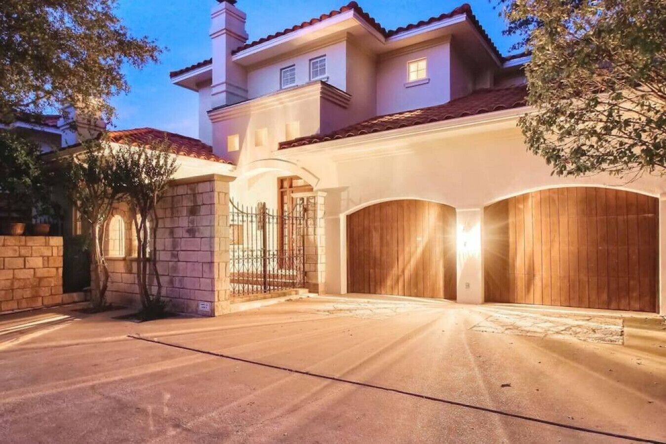 Lake Austin Oasis · Lake Austin Oasis - Monthly Estate