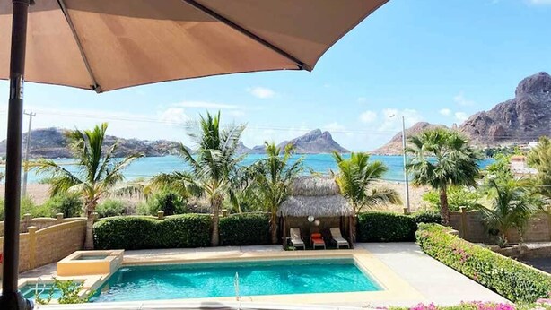 Pool - Perfect 2 bedroom 2 bathroom condo overlooking the San Carlos Bay (San Carlos)