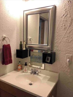 Combined shower/bathtub, hair dryer, slippers, towels