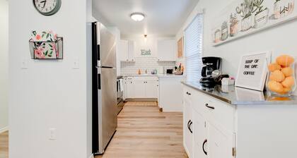 Modern Chic Oasis 3 Minutes From Downtown