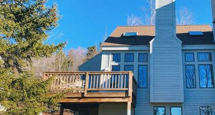 The S T A C K HAUS on golf course/10 mins to Lake Witingham <br>