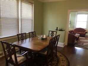 Dining - Cozy Home in the Heart of Downtown Greenville, South Carolina (Greenville)