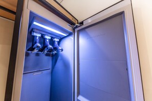 Business Twin Room | Living area | 50-inch LED TV with digital channels, TV, computer - khotel (Gwangju)