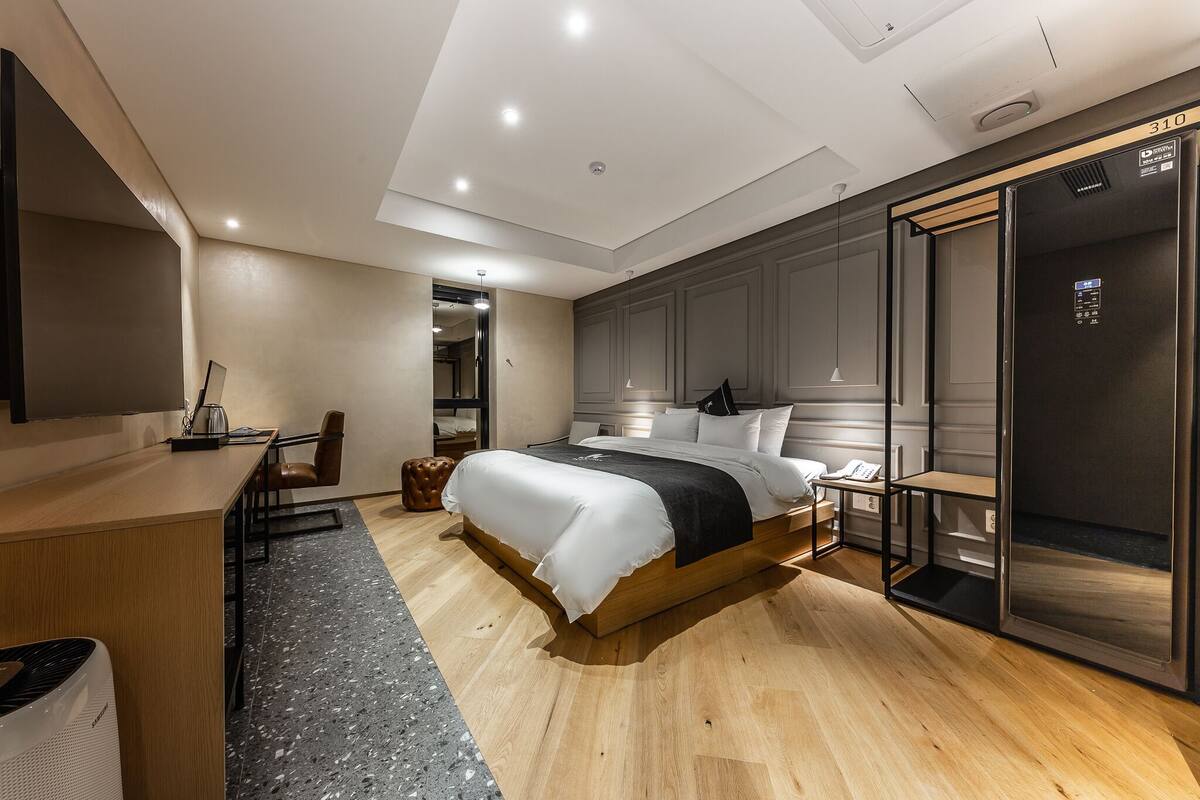 Habitación empresarial doble | Ropa de cama de alta calidad y edredón