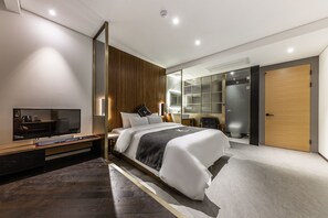 Deluxe Double Room | Premium bedding, down comforters, laptop workspace, free WiFi - khotel (Gwangju)