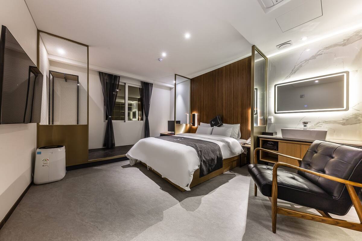 Habitación doble Deluxe | Ropa de cama de alta calidad y edredón