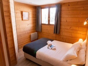 5 bedrooms, free WiFi, bed sheets