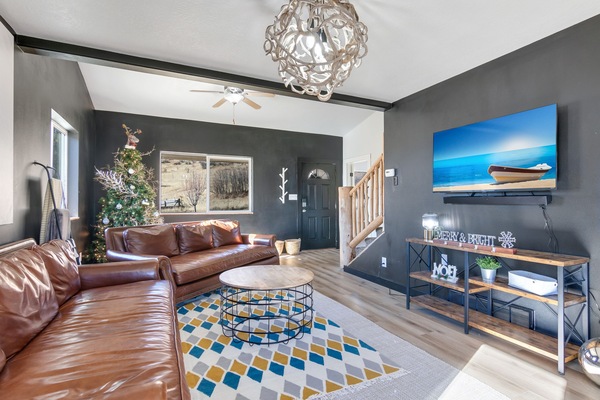 Smart TV, caminetto, videogiochi, tavolo da ping pong