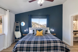 6 bedrooms, desk, iron/ironing board, travel cot - Retreat on 153 acres starting at a river and ending in a canyon, come have fun! (Spanish Fork)