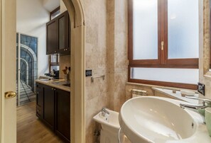 Dusche, Haartrockner, Bidet