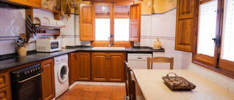 Réfrigérateur, micro-ondes, four, lave-vaisselle