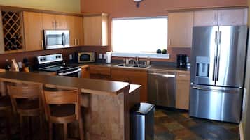 冰箱、微波炉、烤箱、炉灶