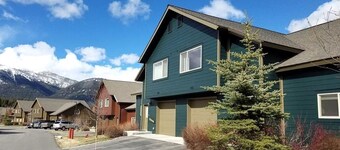 Big Sky Home, Spacious and Clean, with Private Hot Tub, Fireplace and Garage