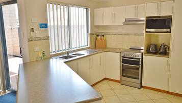 Coffee/tea maker, fridge, microwave, oven