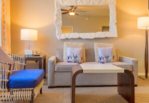 Living area - Near SeaWorld and Disney World - Resort Condo 2 Bedroom / 6 Guests (Orlando)