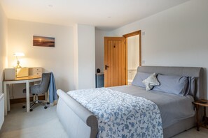 3 bedrooms, iron/ironing board, travel cot, WiFi - Family friendly Cotswold Holiday Cottage near Chipping Campden - Benson Cottage (Paxford, near Chipping Campden)