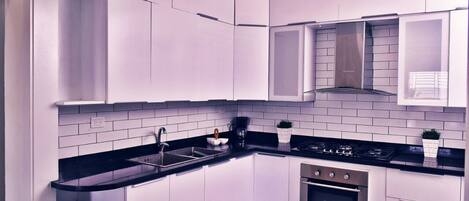 Refrigerador, microondas, parrilla de estufa y tostadora