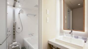 Artículos de higiene personal gratuitos, secador de pelo y zapatillas