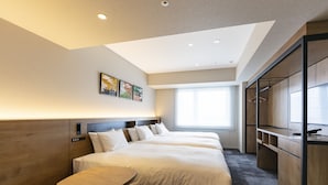 A hotel room with a large bed, a desk, and a wardrobe. - Hotel Forza Osaka Namba Dotonbori (Osaka)