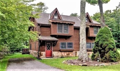 CPE1-Lovely Chalet! 1/4 mile to Timberline! Pets Ok!