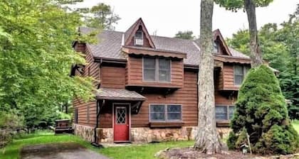 CPE1-Lovely Chalet! 1/4 mile to Timberline! Pets Ok!