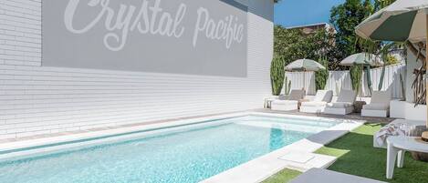 Outdoor pool, a heated pool