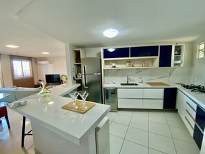 Fridge, microwave, stovetop, electric kettle