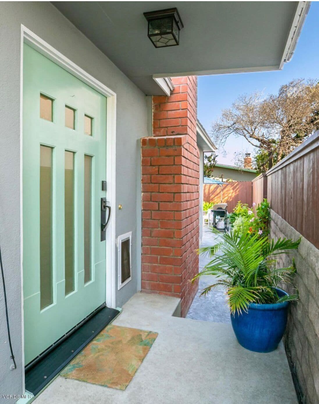 3 Bedroom 2 Bathroom Bungalow Steps from the Sand