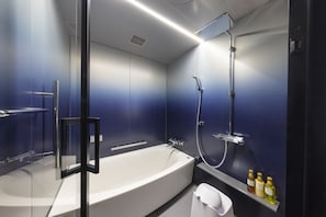 Hair dryer, slippers, bidet, towels - Hotel Intergate Osaka Umeda (Osaka)