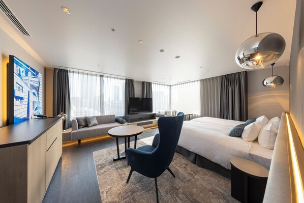 Habitación junior con 2 camas individuales, para no fumadores (56 square meters, Suite) | Edredón, caja de seguridad en la habitación, escritorio y wifi gratis 