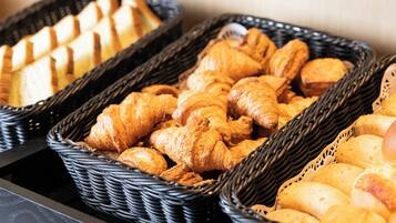 Café da manhã com buffet todos os dias mediante uma taxa