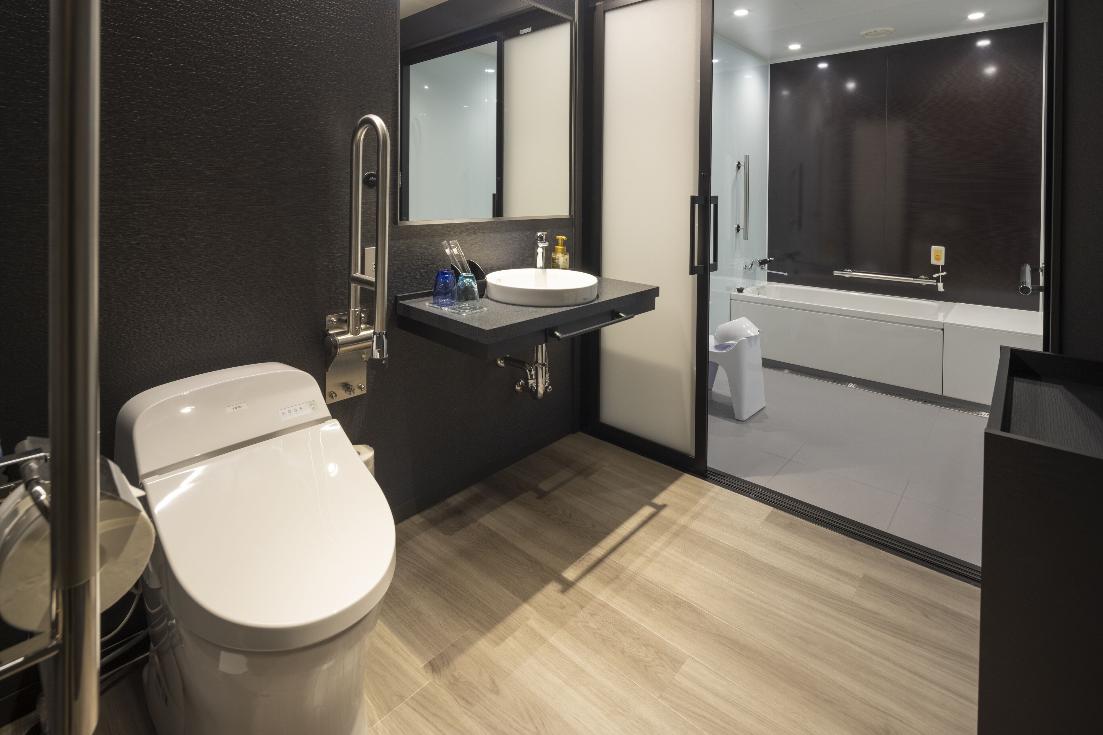 accessible twin room, non smoking (36 square meters) | bathroom | hair dryer, slippers, bidet, towels