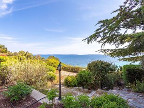 Property grounds - Lovely apartment for 6 people with WIFI, TV and terrace (Le Lavandou)