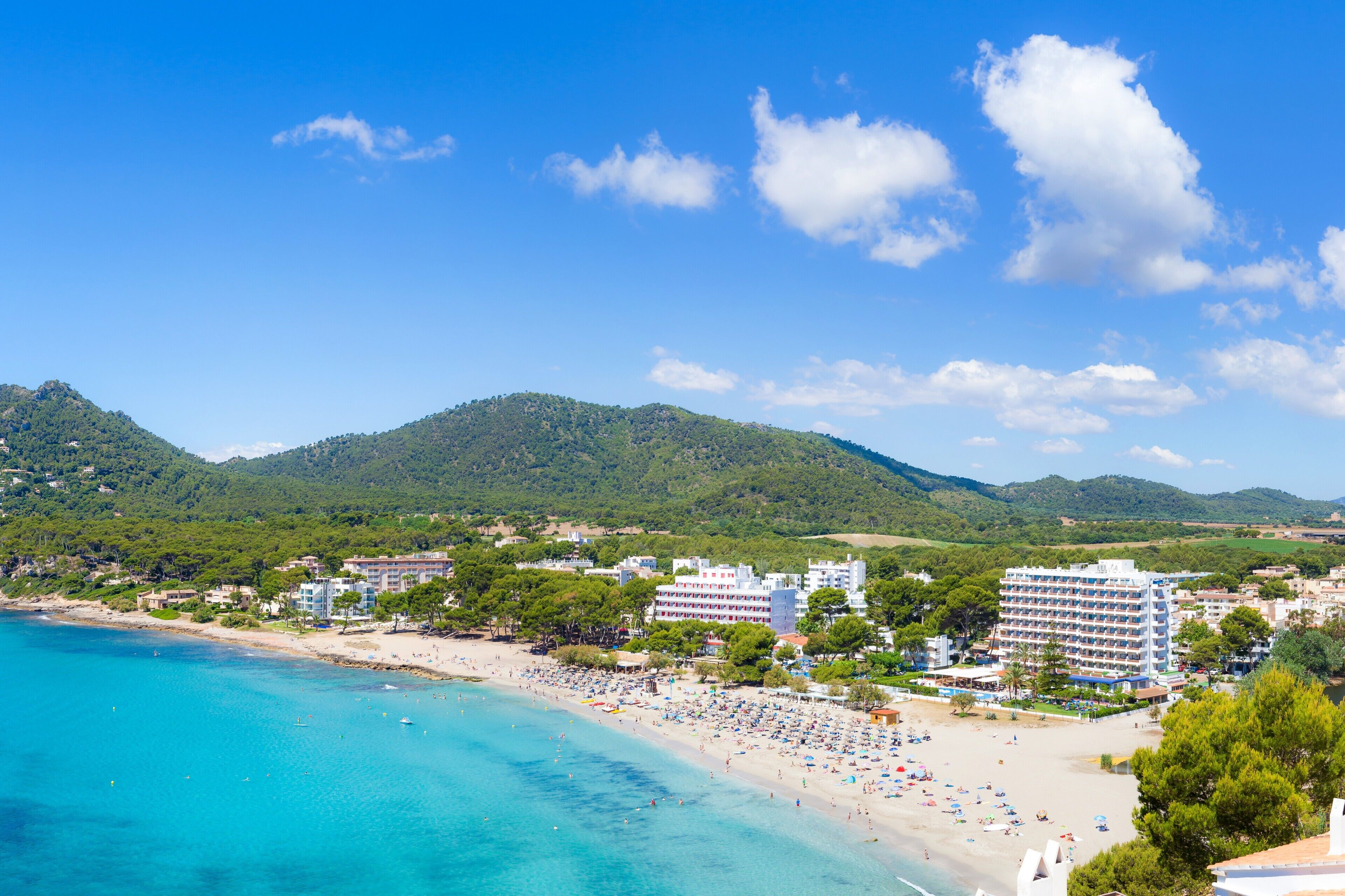 Una spiaggia nelle vicinanze