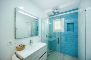 Shower, hair dryer, towels - Near the beach and with a communal pool – Casa Can Sureda Mas (Canyamel)