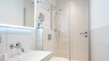 Haartrockner, Seife, Toilettenpapier