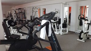 A gym with various exercise equipment including treadmills and weight machines. - Aquamarin Hotel (Hévíz)