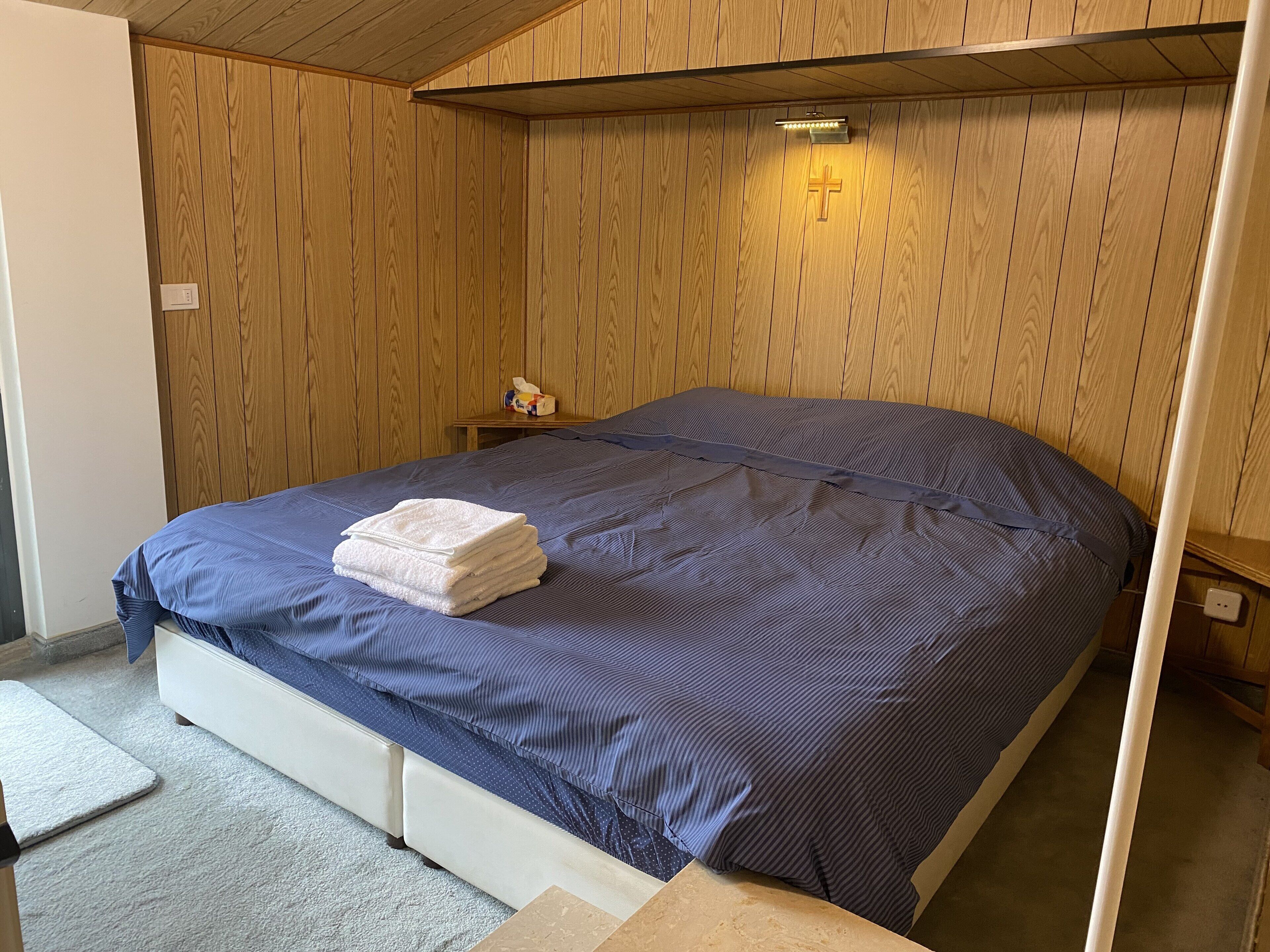 3 bedrooms, iron/ironing board, WiFi, bed sheets