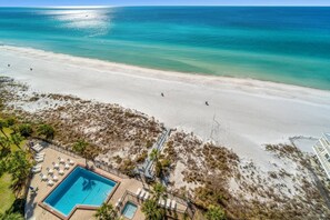 On the beach - Beachfront, ground-level condo in a gated resort with a pool, beach access, and Free Activities! (Panama City Beach)