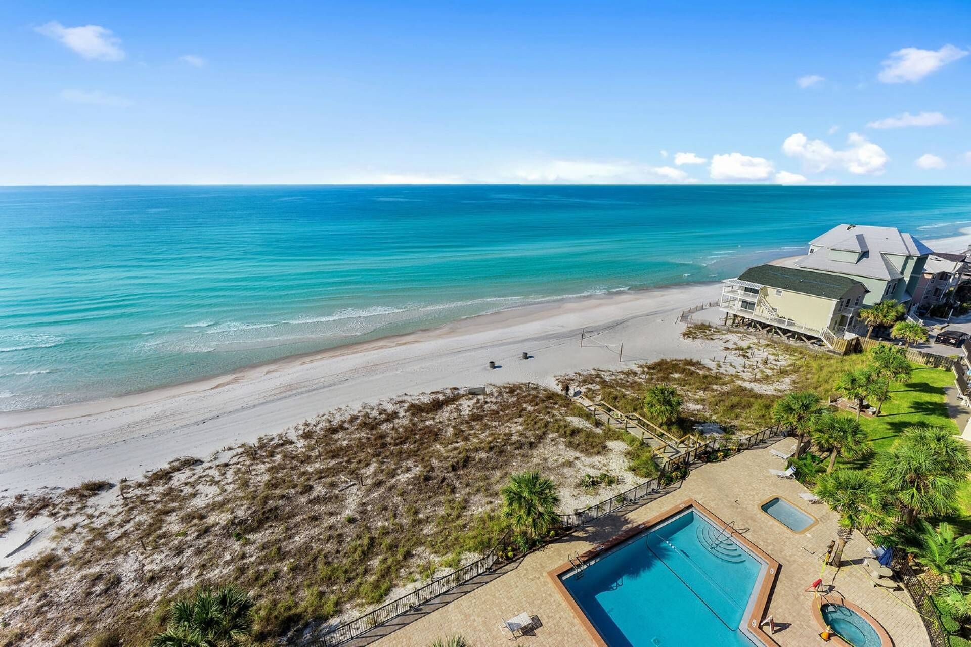 Gulf-front Spring Break Condo, 9th FL - Pool, Near Park, Free WIFI/Beach Chair Service, Washer/Dryer