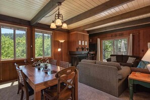 TV, fireplace, DVD player, books