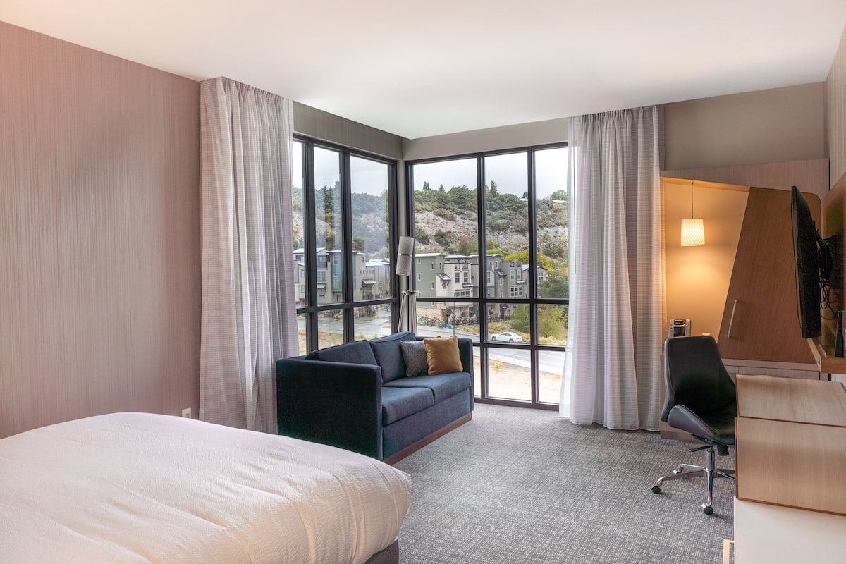 room, 1 king bed with sofa bed | 1 bedroom, premium bedding, down duvets, pillow-top beds