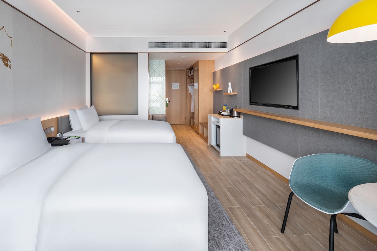 Standard Room, 2 Double Beds (Hollywood)