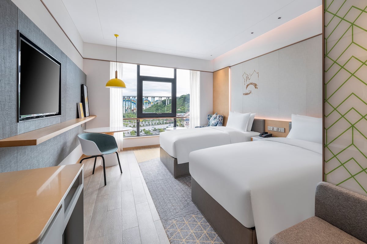 1 bedroom, in-room safe, desk, soundproofing