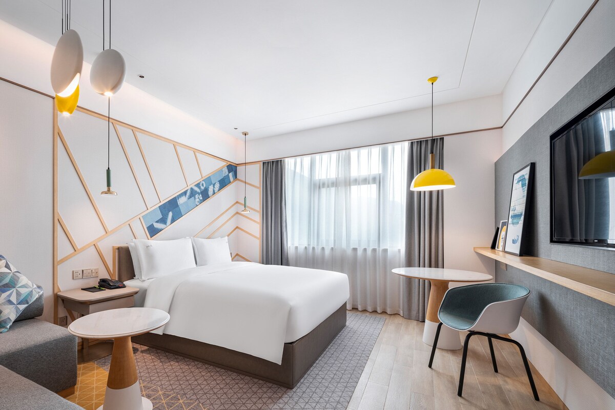 Standard Room, 1 King Bed