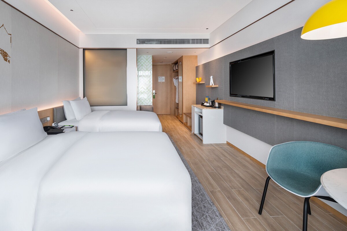 Standard Room, 2 Double Beds (Hollywood)