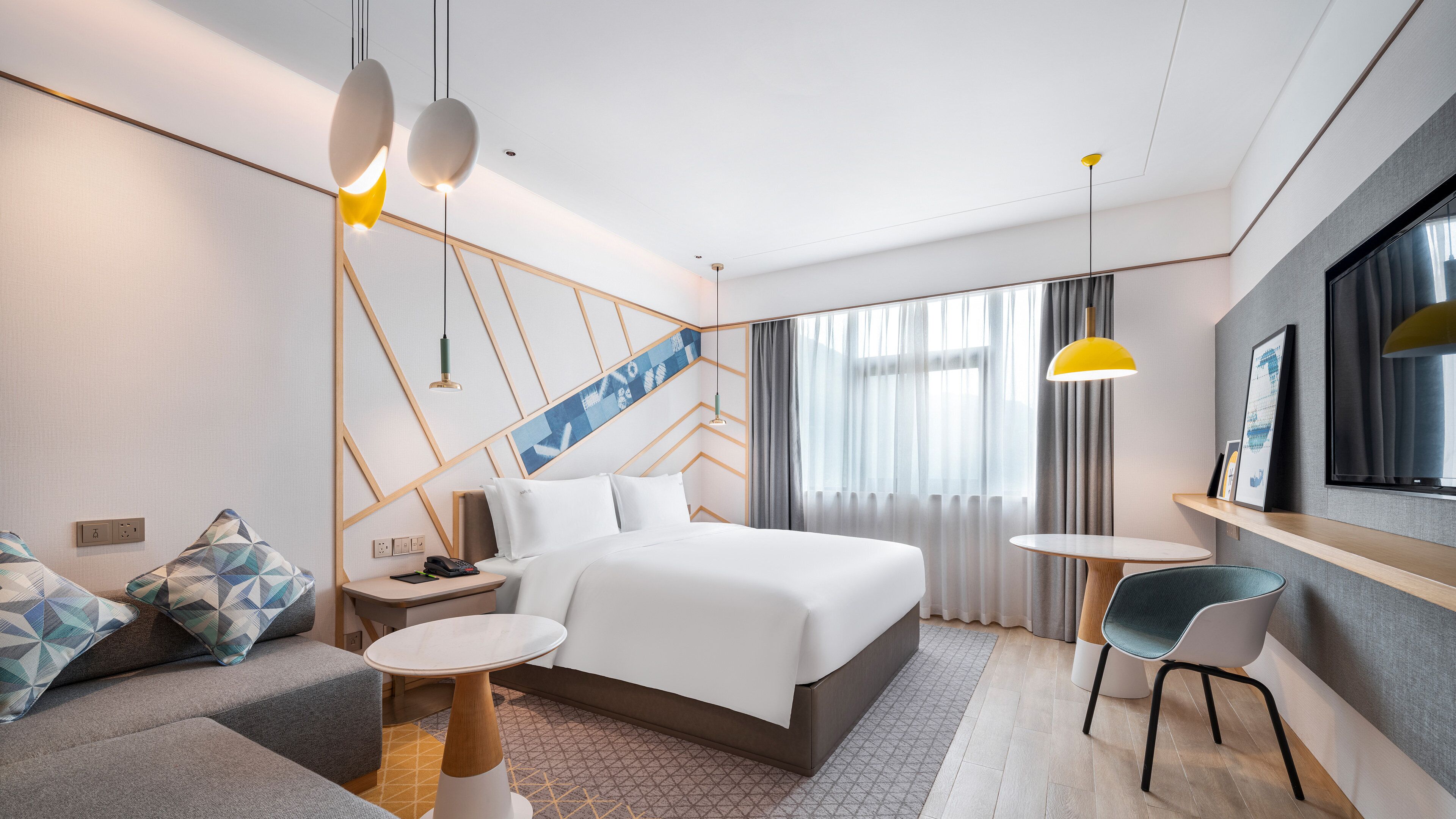 1 slaapkamer, een kluis op de kamer, een bureau, geluiddichte muren