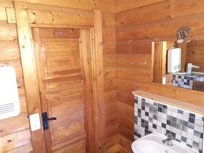 Apartment | Badezimmer | Badewanne, Haartrockner