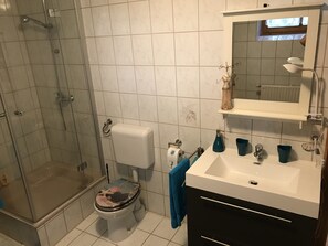 Apartment, Terrasse | Badezimmer | Dusche, Haartrockner